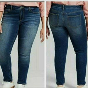NEW Women's Plus Size Skinny Medium blue 18 - 34S